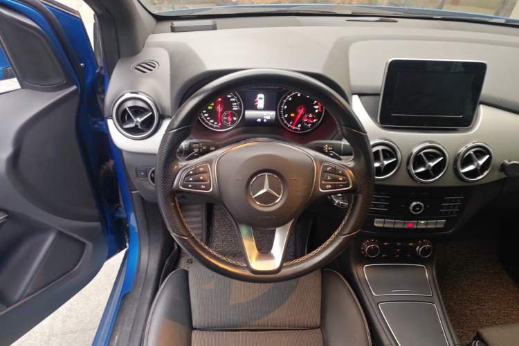 Used Mercedes-Benz B-Class 2015 B 200 Sport Edition Steering Wheel