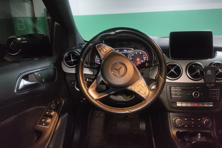 Used Mercedes-Benz B-Class 2015 B 200 Sport Edition Steering Wheel