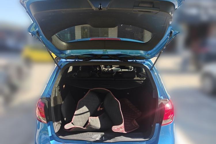 Used Mercedes-Benz B-Class 2015 B 200 Sport Edition Trunk