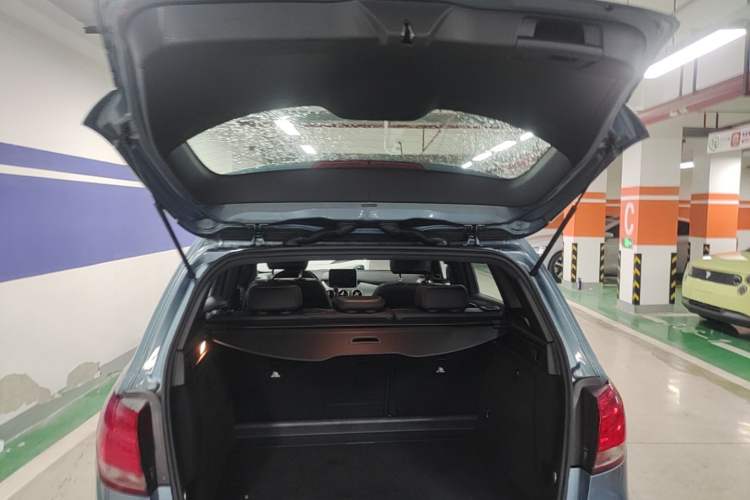 Used Mercedes-Benz B-Class 2015 B 200 Sport Edition Trunk