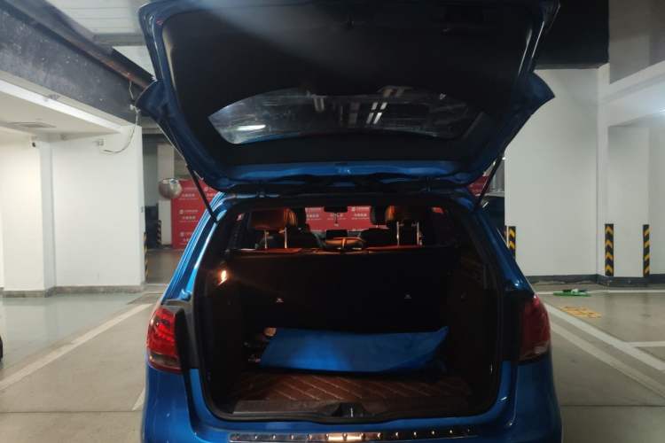 Used Mercedes-Benz B-Class 2015 B 200 Sport Edition Trunk