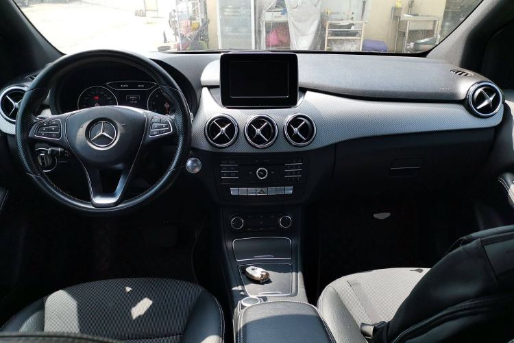 Used Mercedes-Benz B-Class 2015 B 200 Sport Edition Center Console