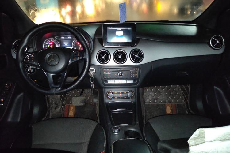 Used Mercedes-Benz B-Class 2015 B 200 Sport Edition Center Console