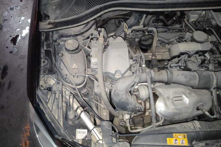 Used Mercedes-Benz B-Class 2015 B 200 Sport Edition Engine Bay Right