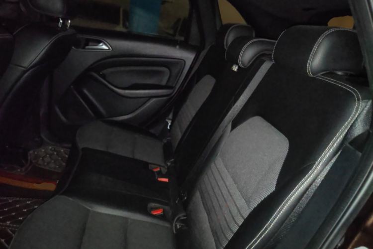 Used Mercedes-Benz B-Class 2015 B 200 Sport Edition Left Rear Seat