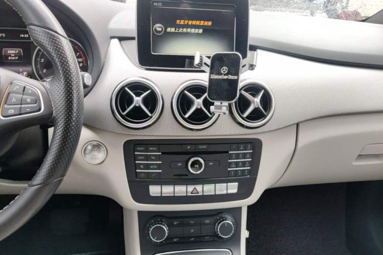 Used Mercedes-Benz B-Class 2015 B 200 Sport Edition Audio And AC Panel