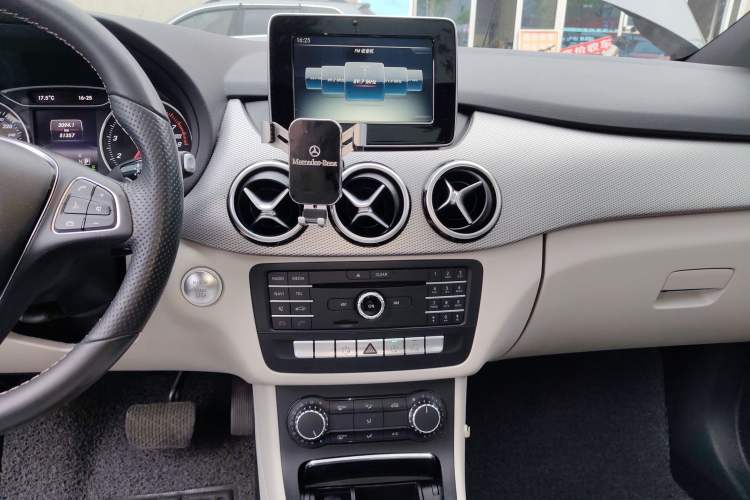 Used Mercedes-Benz B-Class 2015 B 200 Sport Edition Audio And AC Panel