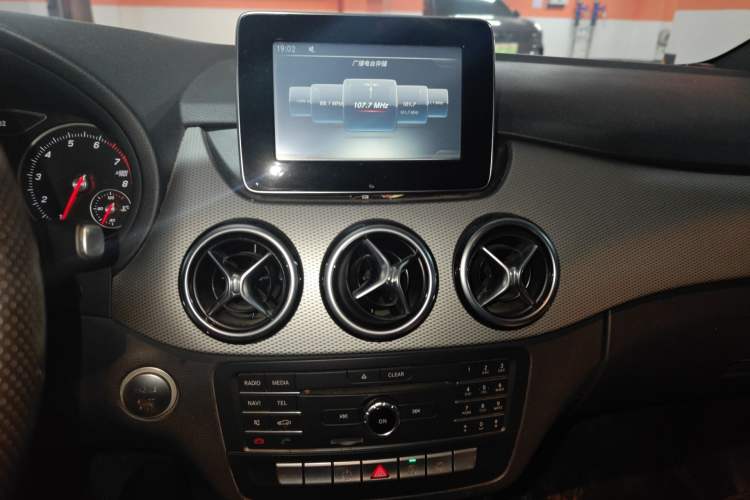 Used Mercedes-Benz B-Class 2015 B 200 Sport Edition Audio And AC Panel