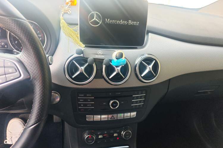 Used Mercedes-Benz B-Class 2015 B 200 Fashion Model Audio And AC Panel