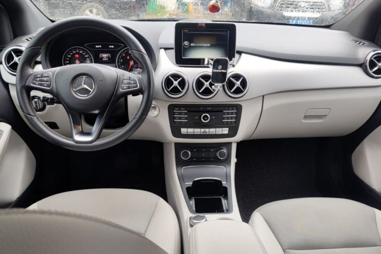 Used Mercedes-Benz B-Class 2015 B 200 Sport Edition Center Console