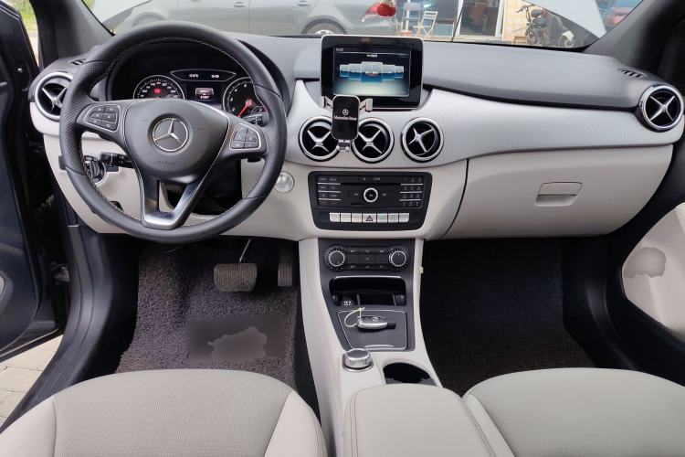 Used Mercedes-Benz B-Class 2015 B 200 Sport Edition Center Console