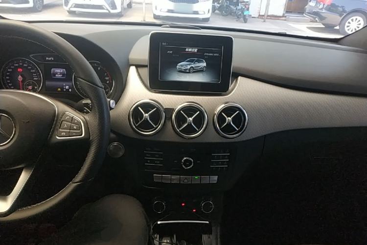 Used Mercedes-Benz B-Class 2015 B 200 Sport Edition Center Console