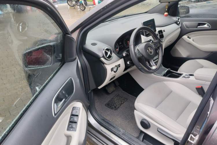 Used Mercedes-Benz B-Class 2015 B 200 Sport Edition Driver Seat