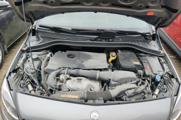 Used Mercedes-Benz B-Class 2015 B 200 Sport Edition Engine Bay