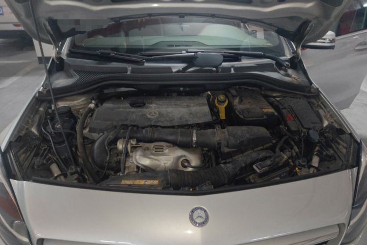 Used Mercedes-Benz B-Class 2015 B 200 Sport Edition Engine Bay