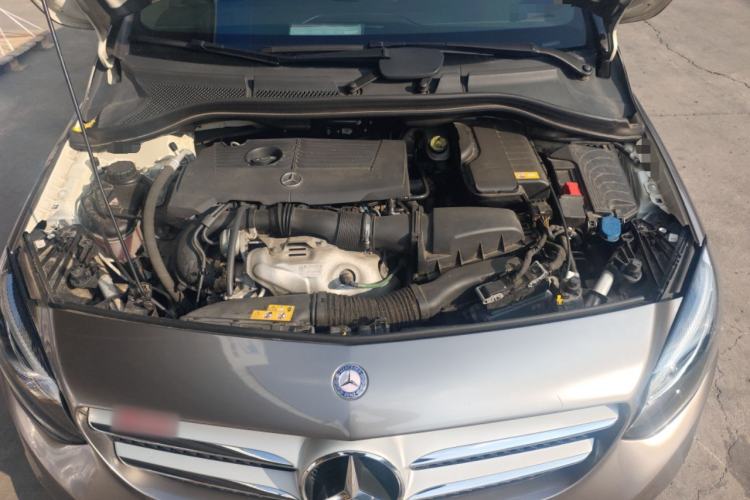 Used Mercedes-Benz B-Class 2015 B 200 Fashion Model Engine Bay