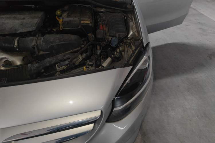 Used Mercedes-Benz B-Class 2015 B 200 Sport Edition Engine Bay Left