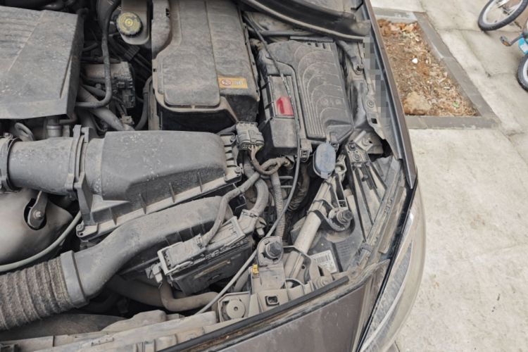 Used Mercedes-Benz B-Class 2015 B 200 Sport Edition Engine Bay Left