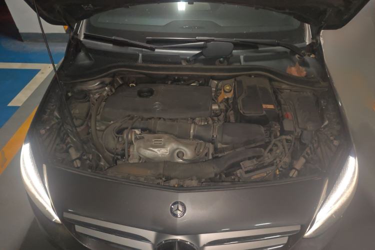 Used Mercedes-Benz B-Class 2015 B 200 Fashion Model Engine Bay