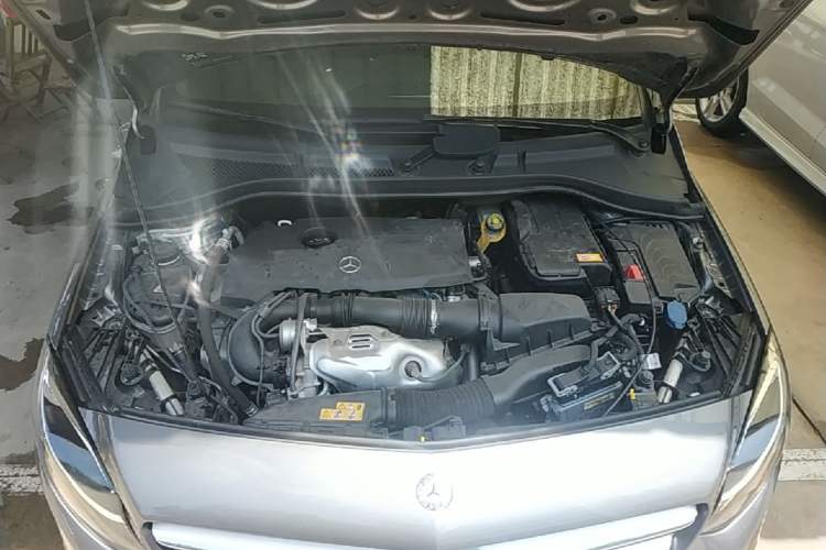 Used Mercedes-Benz B-Class 2015 B 200 Sport Edition Engine Bay