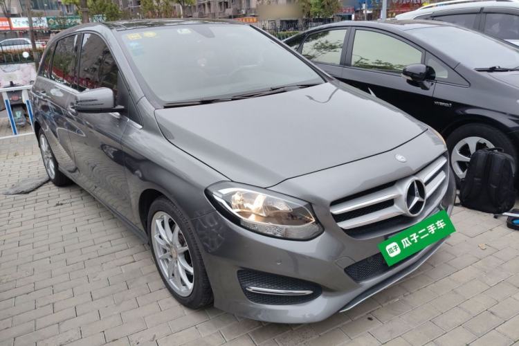 Used Mercedes-Benz B-Class 2015 B 200 Sport Edition Front Right 45 Deg