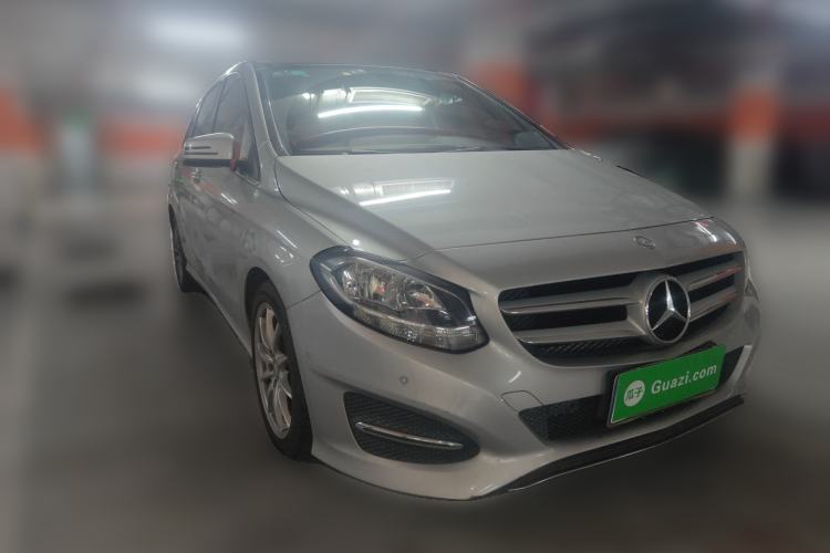 Used Mercedes-Benz B-Class 2015 B 200 Sport Edition Front Right 45 Deg