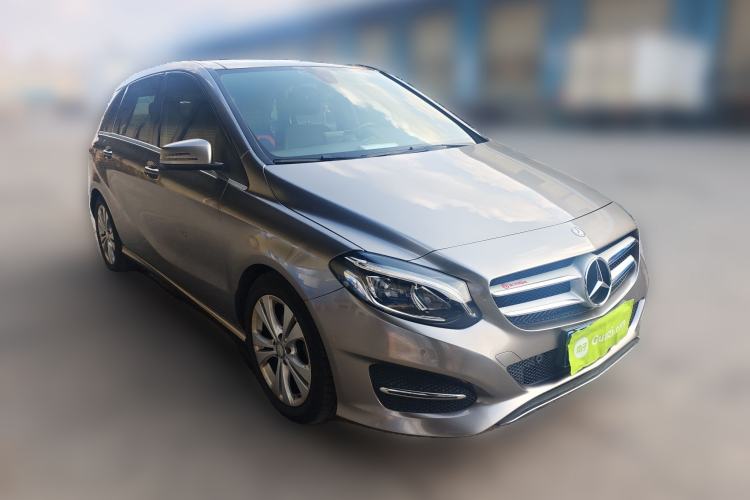 Used Mercedes-Benz B-Class 2015 B 200 Fashion Model Front Right 45 Deg