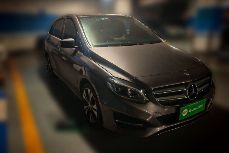 Used Mercedes-Benz B-Class 2015 B 200 Fashion Model Front Right 45 Deg