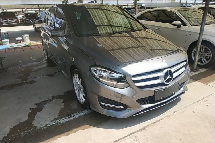 Used Mercedes-Benz B-Class 2015 B 200 Sport Edition Front Right 45 Deg
