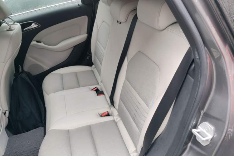 Used Mercedes-Benz B-Class 2015 B 200 Sport Edition Left Rear Seat