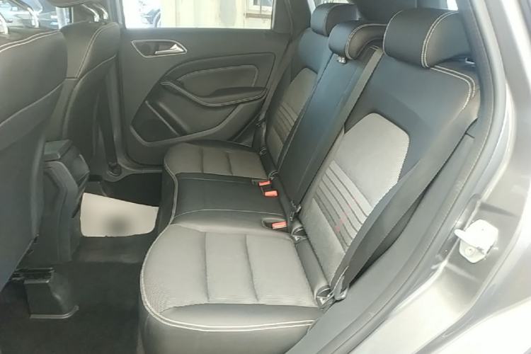 Used Mercedes-Benz B-Class 2015 B 200 Sport Edition Left Rear Seat