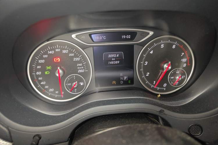 Used Mercedes-Benz B-Class 2015 B 200 Sport Edition Odometer Close Up
