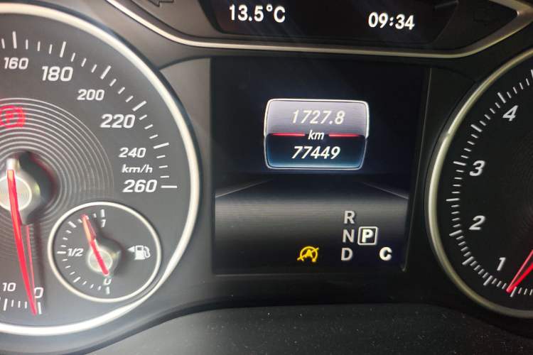 Used Mercedes-Benz B-Class 2015 B 200 Fashion Model Odometer Close Up