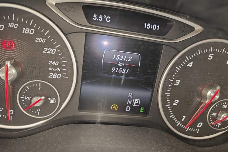 Used Mercedes-Benz B-Class 2015 B 200 Sport Edition Odometer Close Up