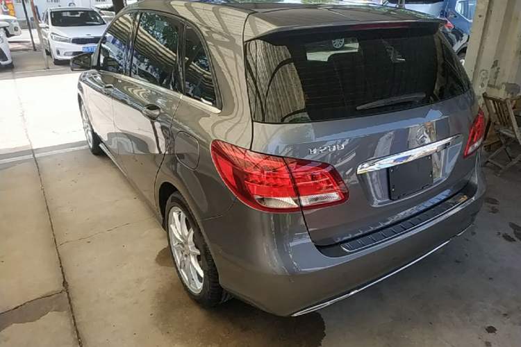 Used Mercedes-Benz B-Class 2015 B 200 Sport Edition Rear Left 45 Deg