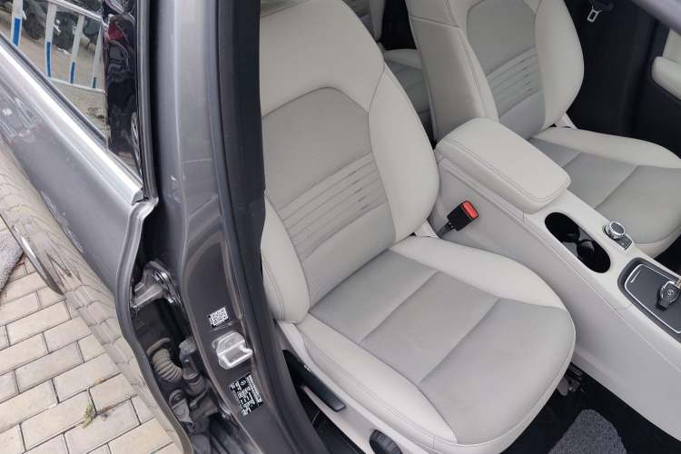 Used Mercedes-Benz B-Class 2015 B 200 Sport Edition Right Front Seat