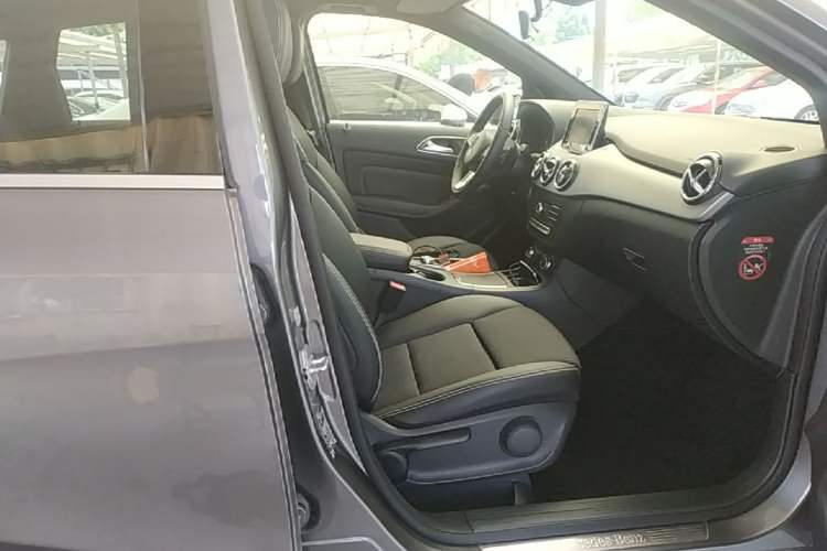 Used Mercedes-Benz B-Class 2015 B 200 Sport Edition Right Front Seat
