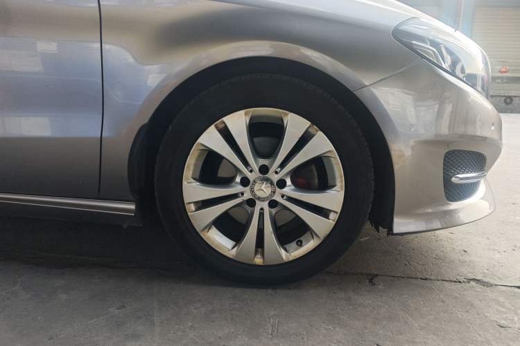 Used Mercedes-Benz B-Class 2015 B 200 Fashion Model Right Front Wheel Hub