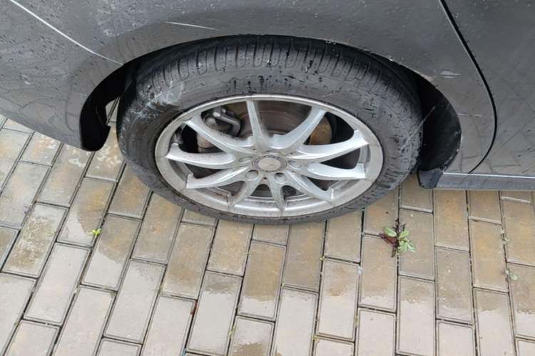 Used Mercedes-Benz B-Class 2015 B 200 Sport Edition Right Rear Wheel Hub