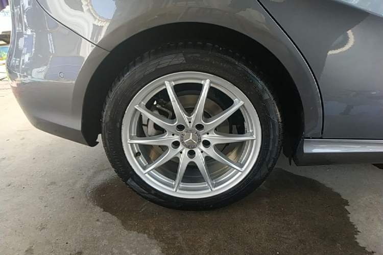 Used Mercedes-Benz B-Class 2015 B 200 Sport Edition Right Rear Wheel Hub