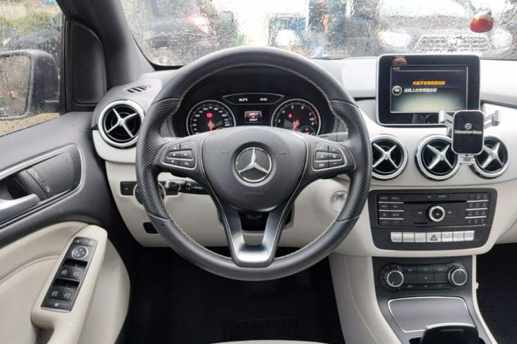 Used Mercedes-Benz B-Class 2015 B 200 Sport Edition Steering Wheel