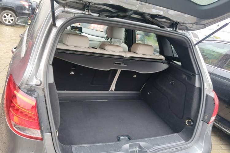 Used Mercedes-Benz B-Class 2015 B 200 Sport Edition Trunk