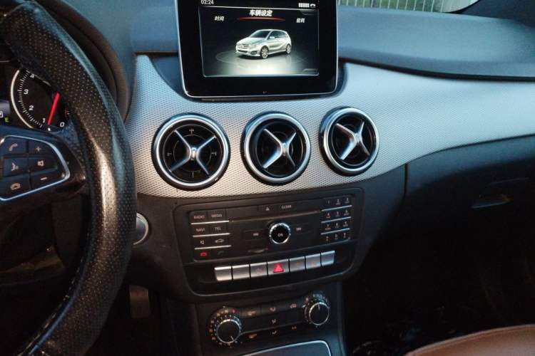 Used Mercedes-Benz B-Class 2015 B 200 Sport Edition Audio And AC Panel