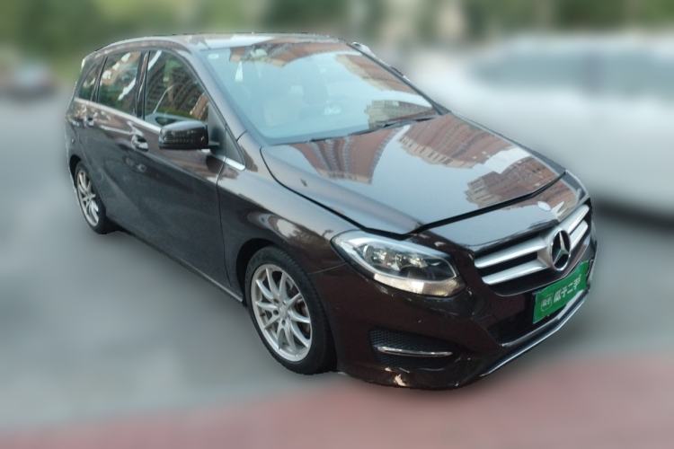 Used Mercedes-Benz B-Class 2015 B 200 Sport Edition Front Right 45 Deg
