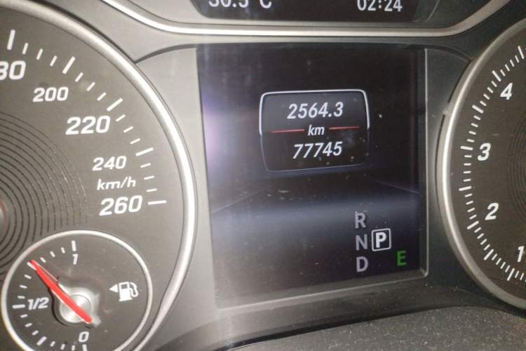 Used Mercedes-Benz B-Class 2015 B 200 Sport Edition Odometer Close Up
