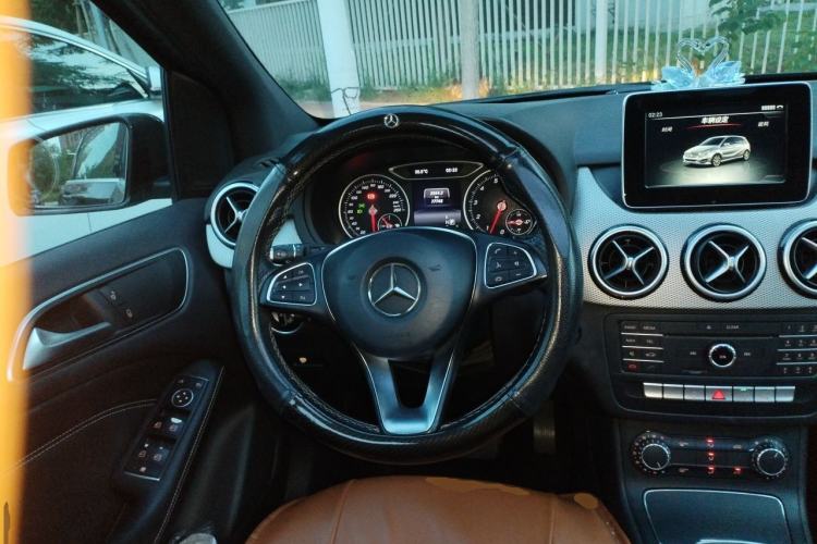 Used Mercedes-Benz B-Class 2015 B 200 Sport Edition Steering Wheel