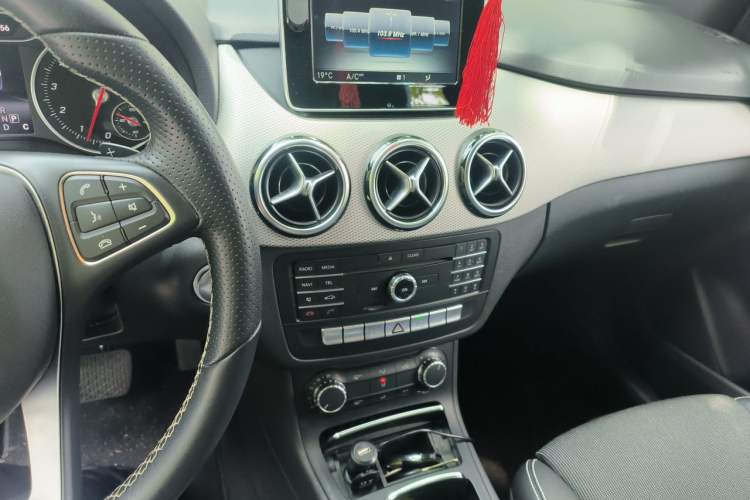 Used Mercedes-Benz B-Class 2015 B 200 Sport Edition Audio And AC Panel