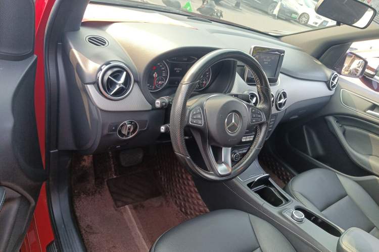Used Mercedes-Benz B-Class 2015 B 200 Fashion Model Center Console
