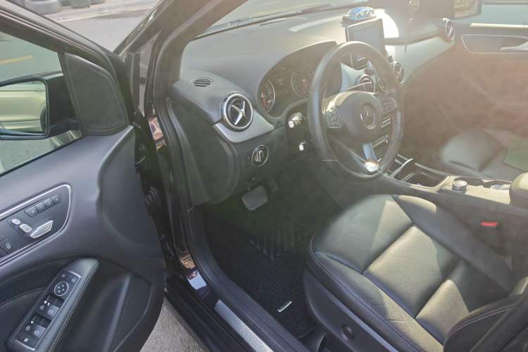 Used Mercedes-Benz B-Class 2015 B 200 Fashion Model Driver Seat