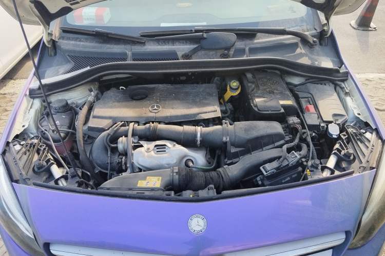 Used Mercedes-Benz B-Class 2015 B 200 Fashion Model Engine Bay